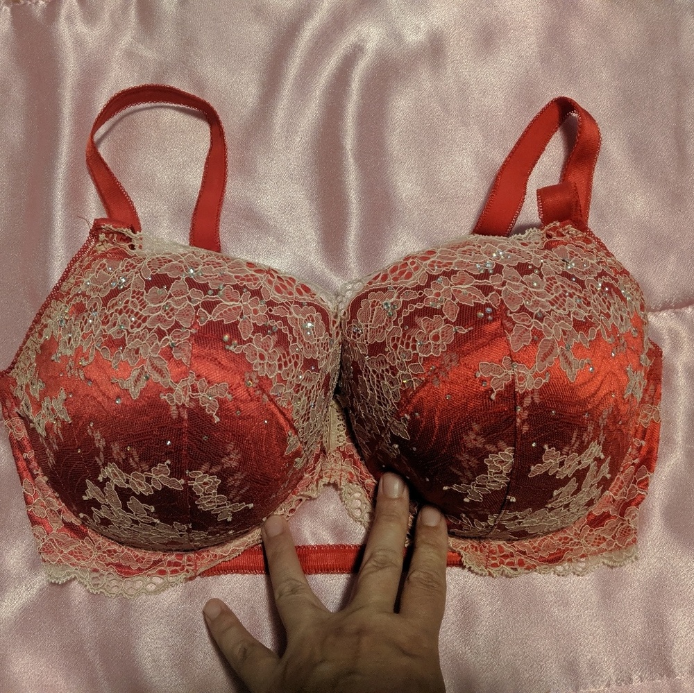 Gorgeous Victoria Secret Rinestone Bra 36 DDD